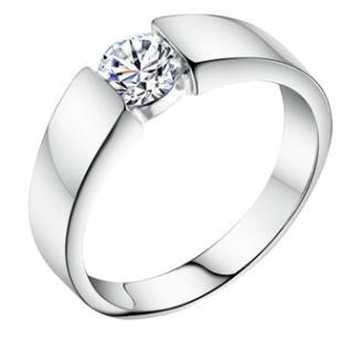 Zásnubný prsteň dvojriadkový z bieleho zlata zdobený diamantmi a väčším bielym diamantom